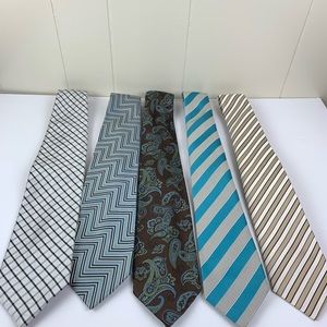 Lot of assorted ties.